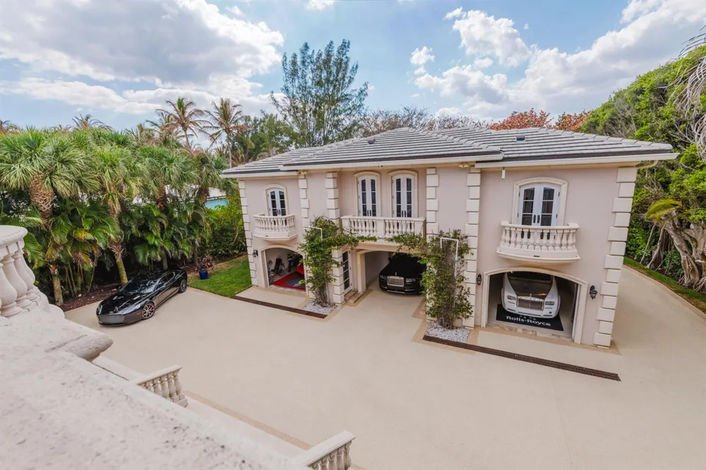 19 Beach Road Jupiter Island, FL 33455