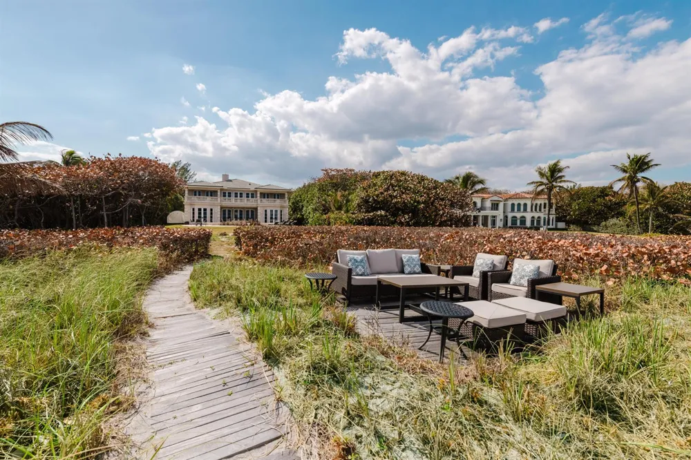 19 Beach Road Jupiter Island, FL 33455