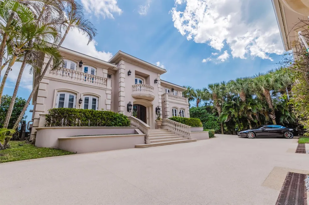 19 Beach Road Jupiter Island, FL 33455