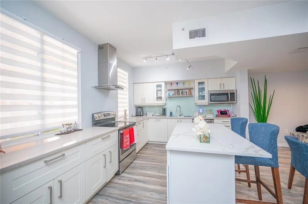 2841 NE 185th Street #514 Miami, FL 33180