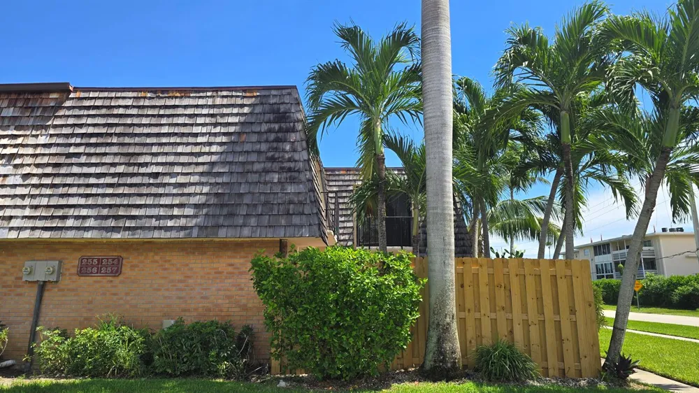 257 Lake Arbor Drive Palm Springs, FL 33461