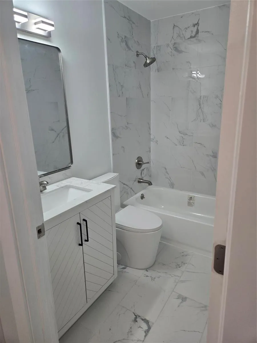 580 NW 87 WAY Coral Springs, FL 33071