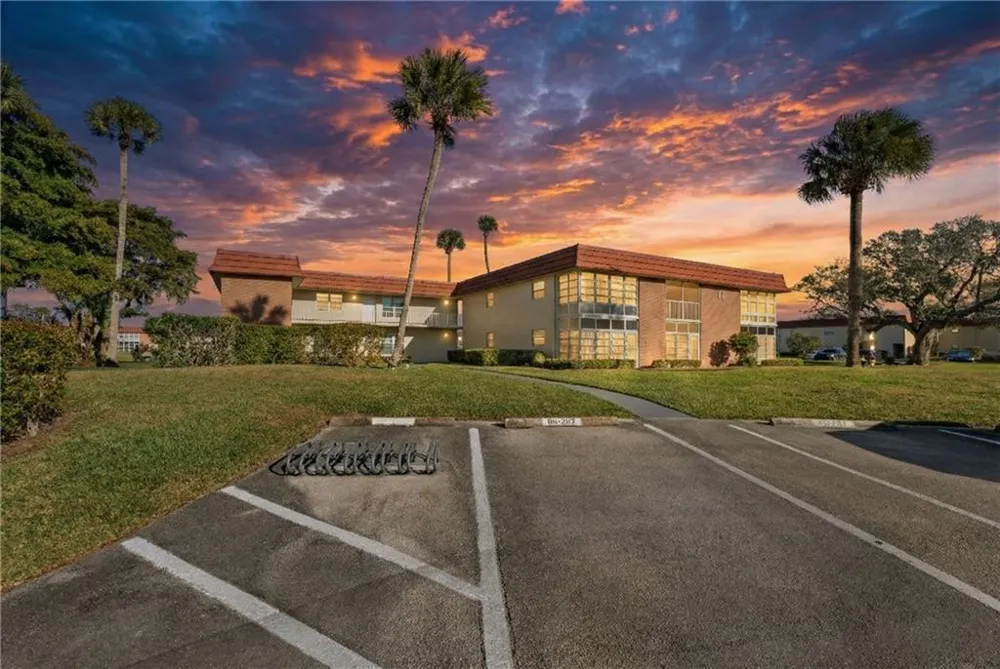 60 Woodland Drive #202 Vero Beach, FL 32962