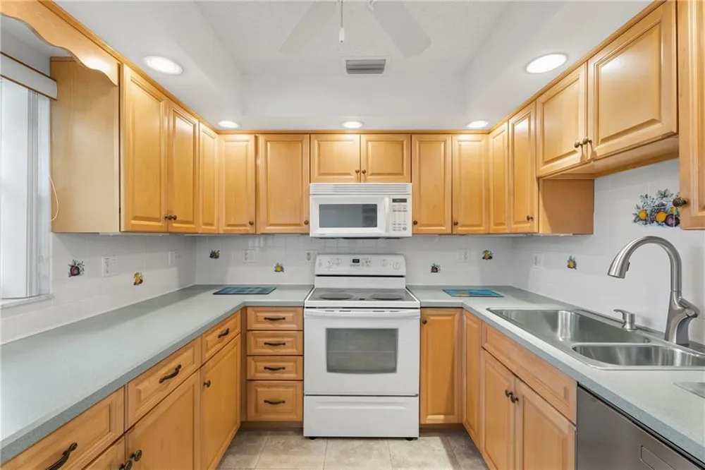 60 Woodland Drive #202 Vero Beach, FL 32962