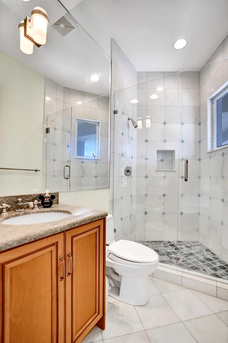 2330 NE 31st Court Lighthouse Point, FL 33064