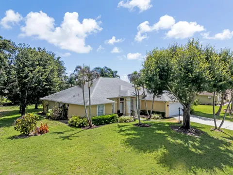 2017 SE Allamanda Drive