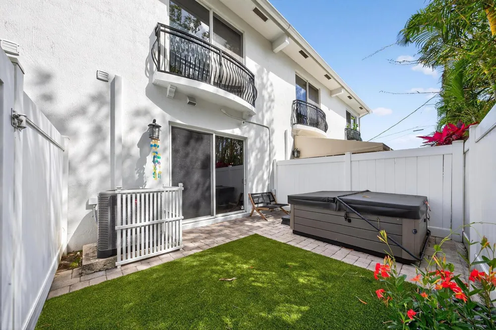 1942 NE 32nd Street Lighthouse Point, FL 33064