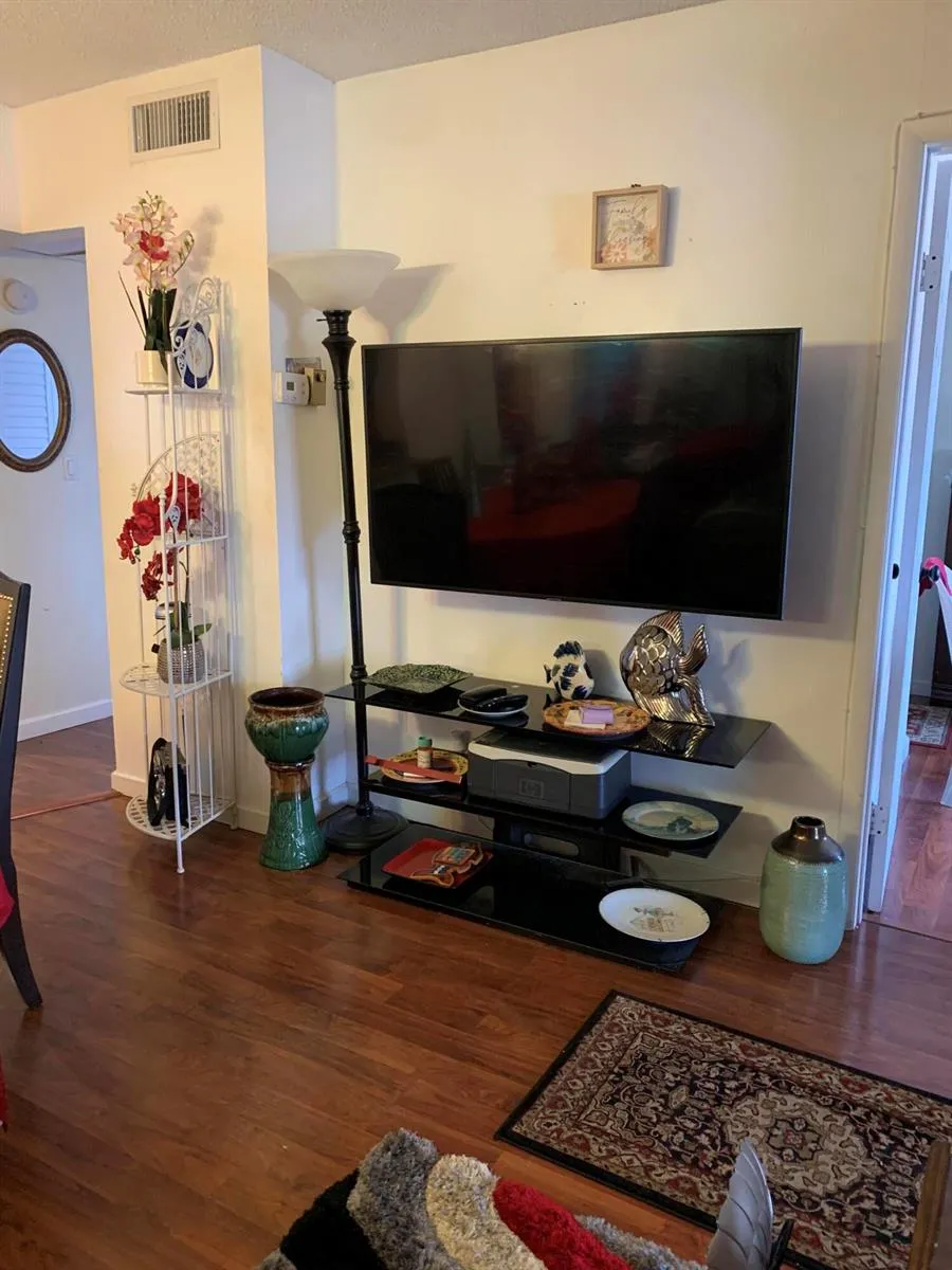 7887 Golf Cir Drive #212 Margate, FL 33063