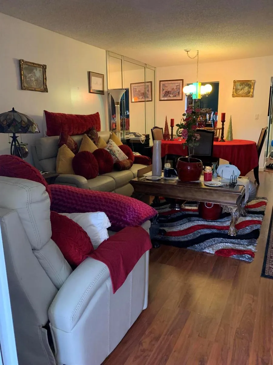7887 Golf Cir Drive #212 Margate, FL 33063