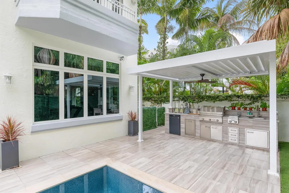 24 Grand Bay Estates Circle Key Biscayne, FL 33149