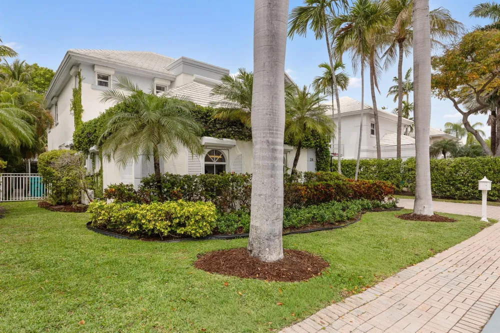 24 Grand Bay Estates Circle Key Biscayne, FL 33149