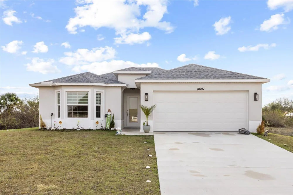8607 SW 7th Lane Okeechobee, FL 34974