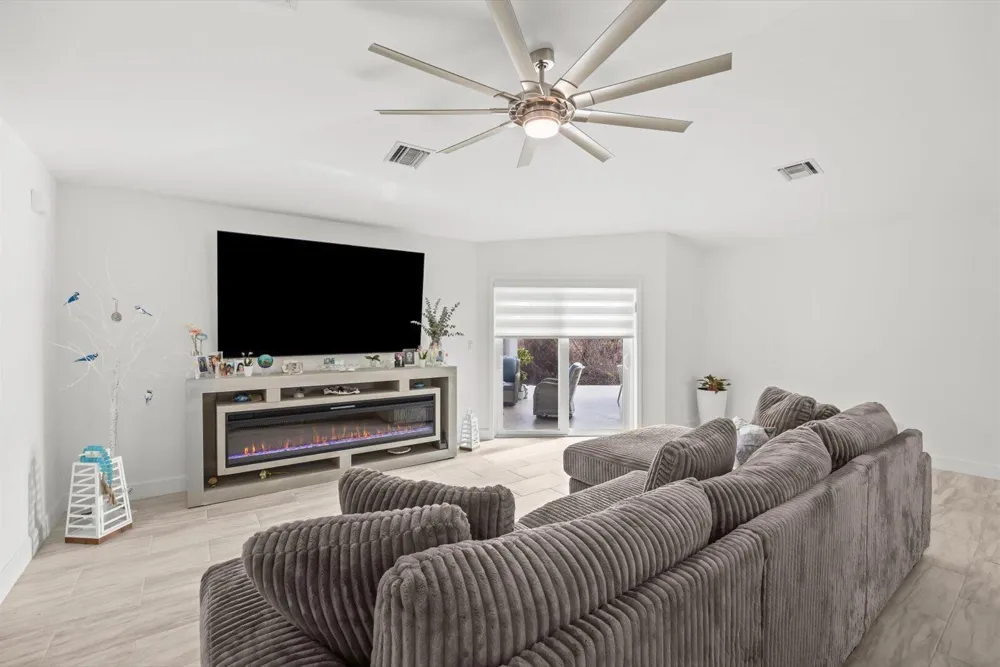 8607 SW 7th Lane Okeechobee, FL 34974