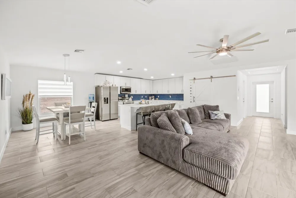 8607 SW 7th Lane Okeechobee, FL 34974
