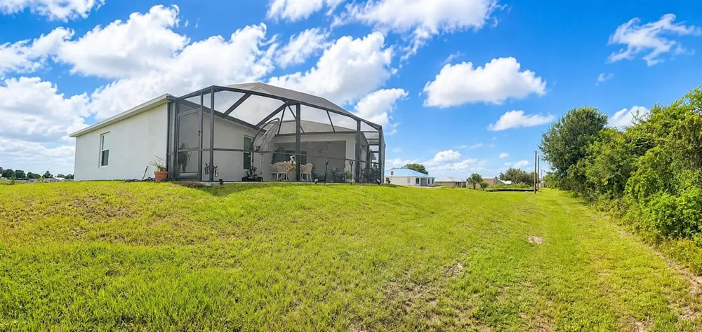 8607 SW 7th Lane Okeechobee, FL 34974