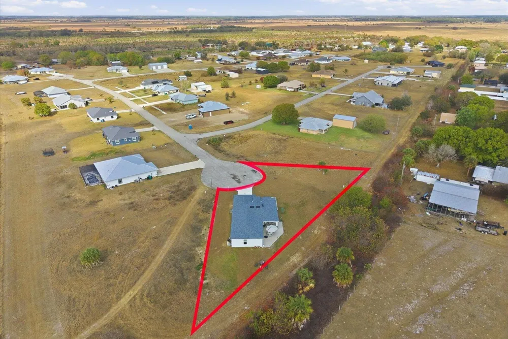 8607 SW 7th Lane Okeechobee, FL 34974