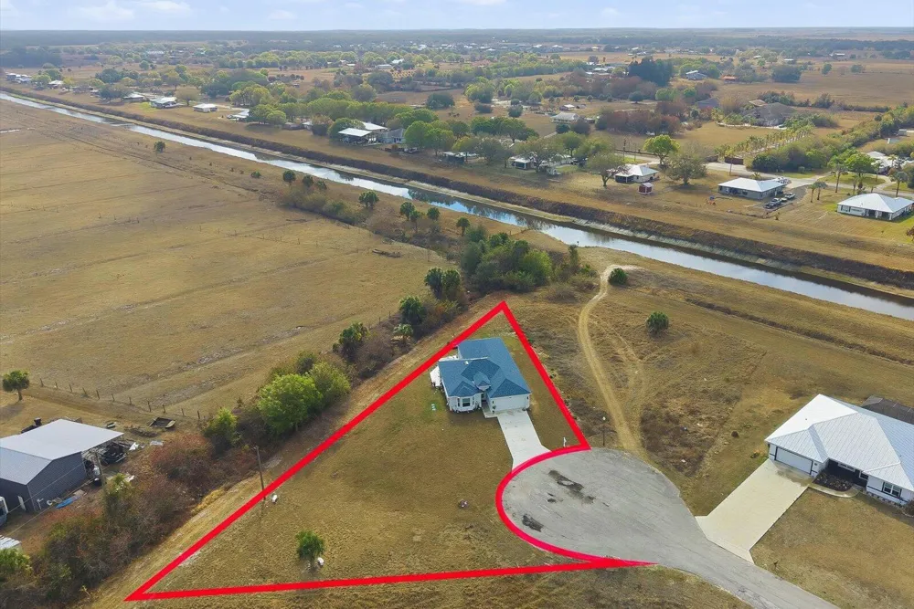 8607 SW 7th Lane Okeechobee, FL 34974