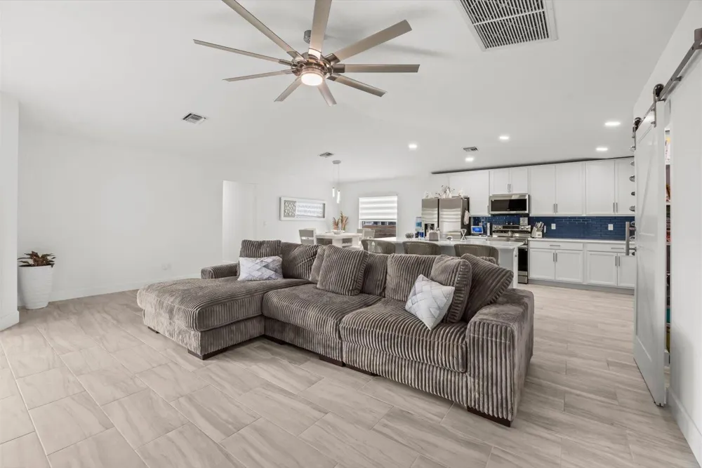 8607 SW 7th Lane Okeechobee, FL 34974