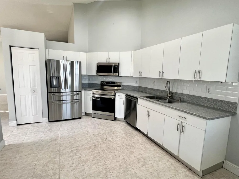 7801 S Aragon Boulevard #4 Sunrise, FL 33322