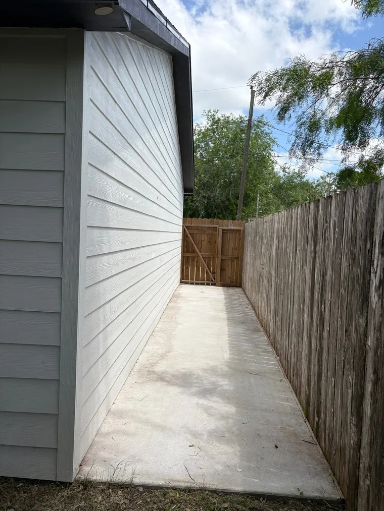 1400 W Crockett Street Beeville, TX 78102