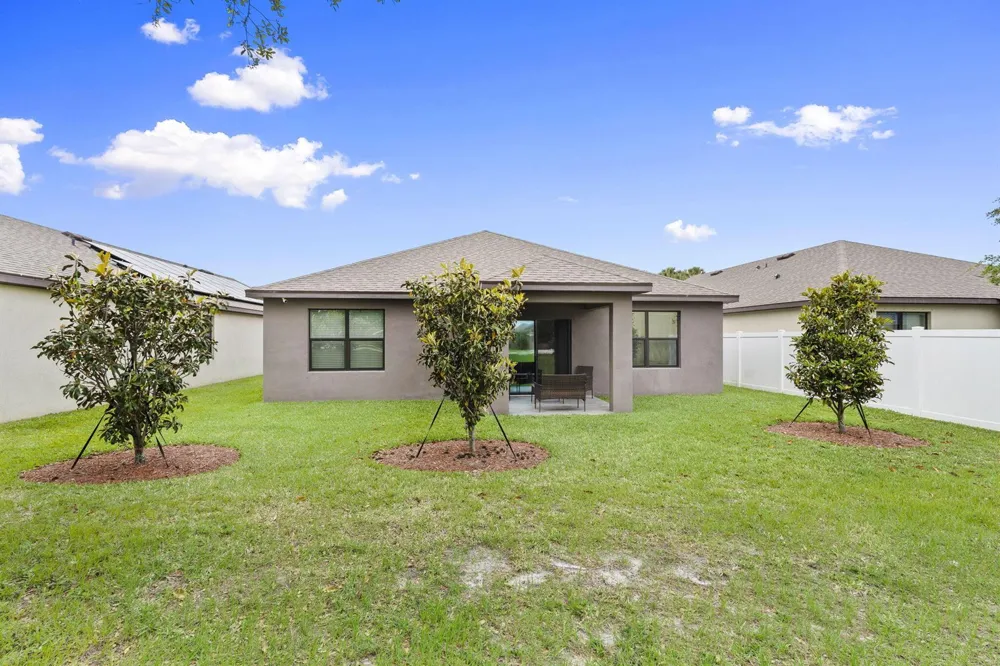 5605 Amusement Avenue Fort Pierce, FL 34947