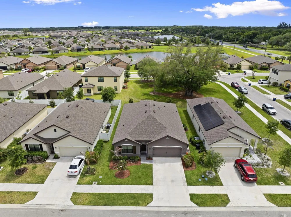 5605 Amusement Avenue Fort Pierce, FL 34947
