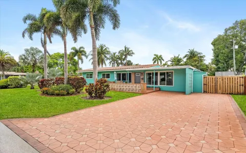 2625 NW 3rd Avenue