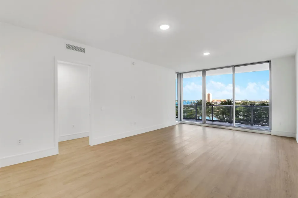 220 Lake Shore Drive #815 Lake Park, FL 33403
