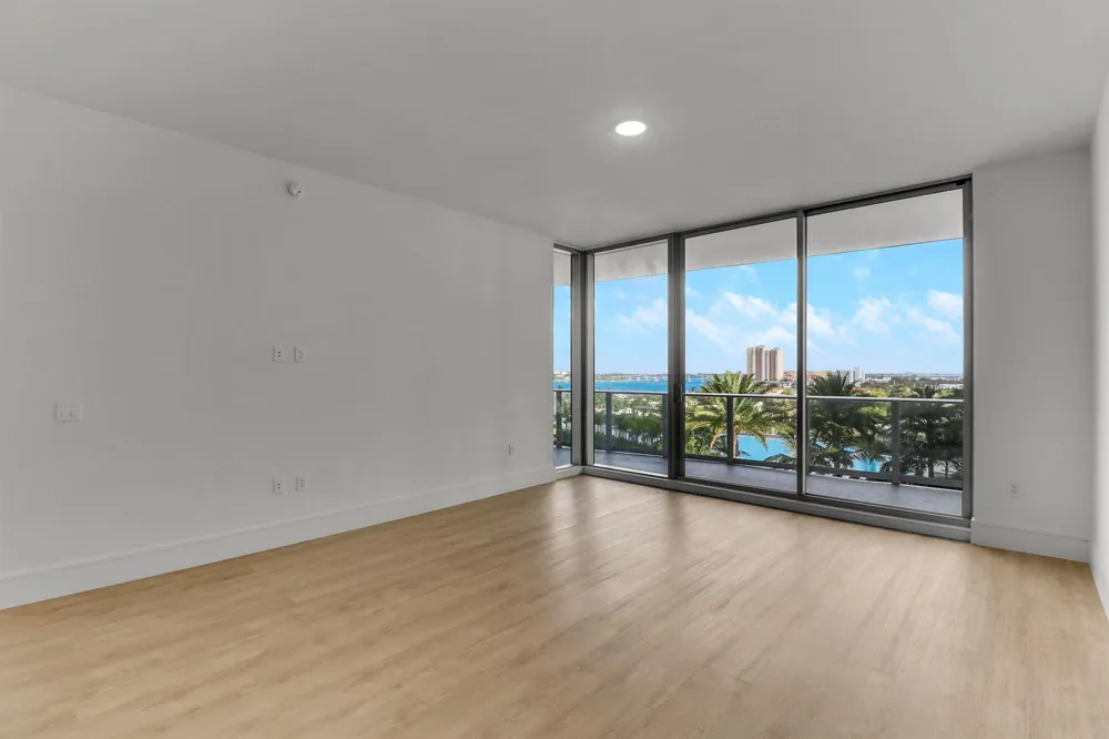 220 Lake Shore Drive #815 Lake Park, FL 33403