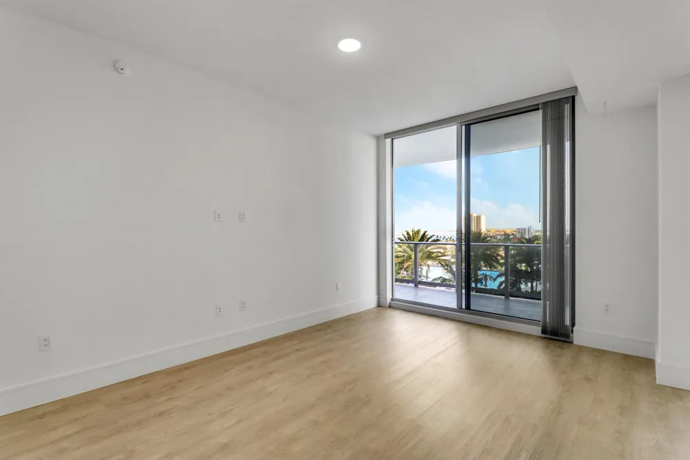 220 Lake Shore Drive #815 Lake Park, FL 33403