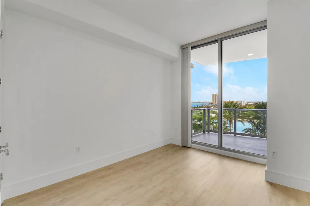 220 Lake Shore Drive #815 Lake Park, FL 33403