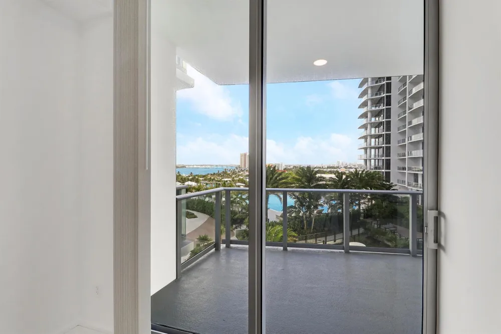 220 Lake Shore Drive #815 Lake Park, FL 33403
