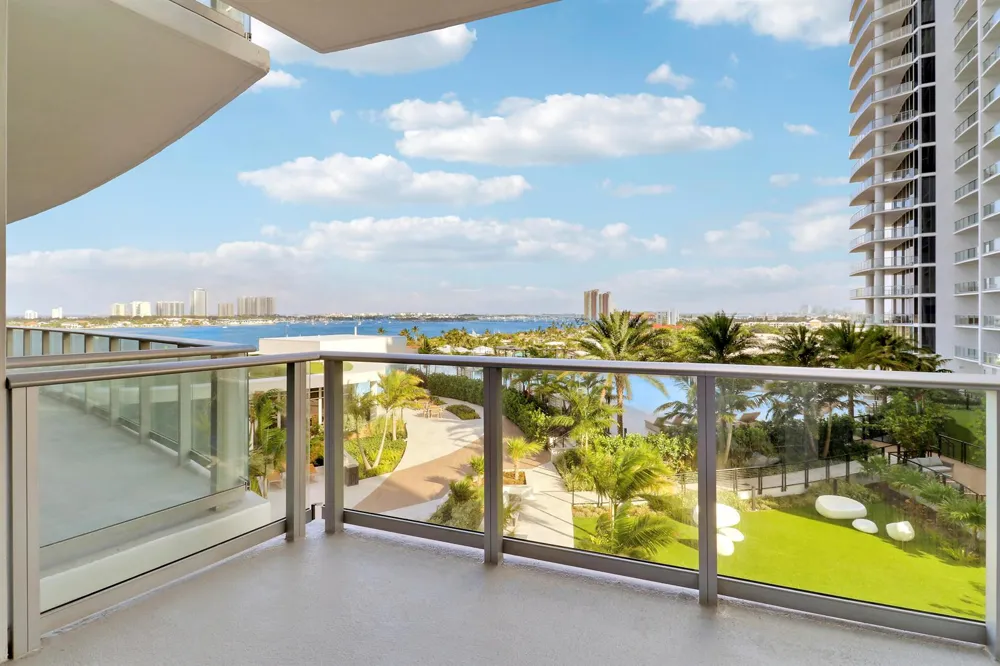220 Lake Shore Drive #815 Lake Park, FL 33403