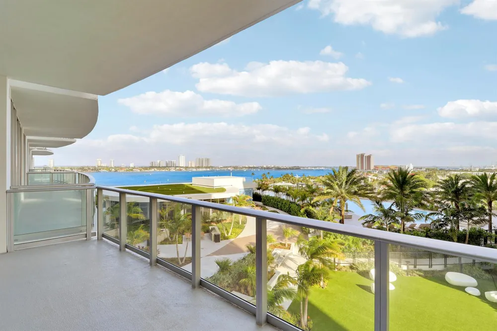 220 Lake Shore Drive #815 Lake Park, FL 33403