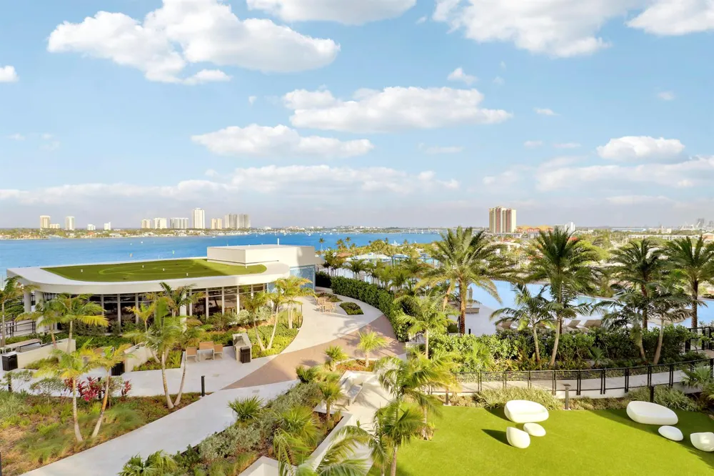220 Lake Shore Drive #815 Lake Park, FL 33403