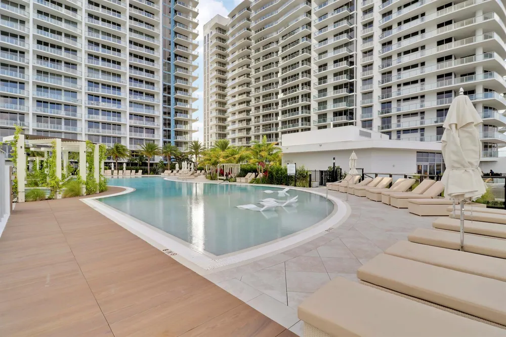 220 Lake Shore Drive #815 Lake Park, FL 33403
