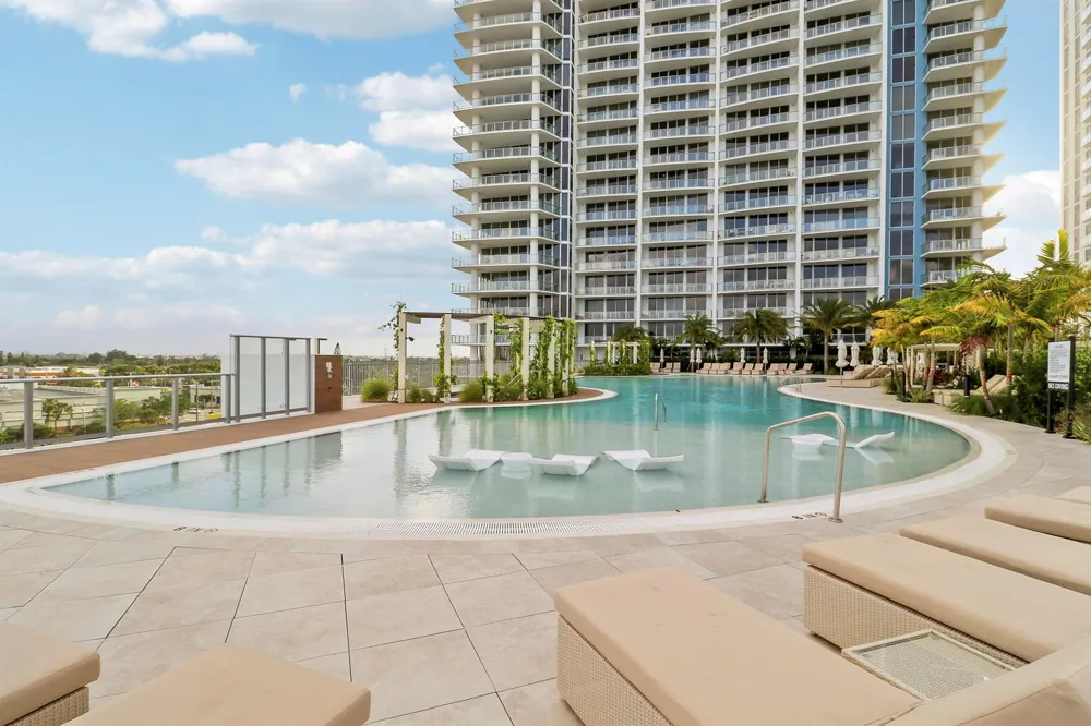 220 Lake Shore Drive #815 Lake Park, FL 33403