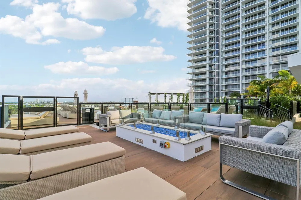 220 Lake Shore Drive #815 Lake Park, FL 33403
