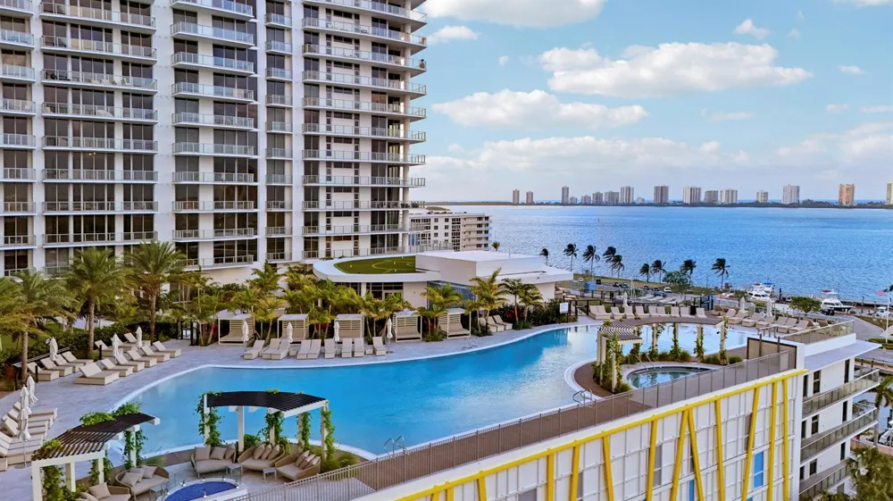 220 Lake Shore Drive #815 Lake Park, FL 33403