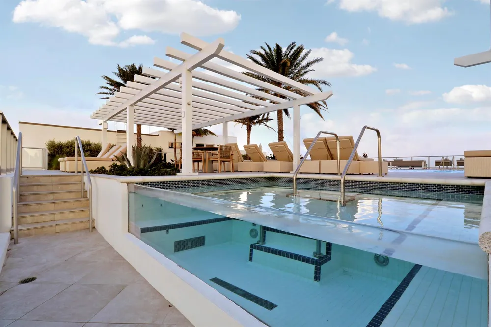 220 Lake Shore Drive #815 Lake Park, FL 33403