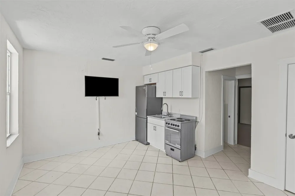 908 Villas Drive #18 Venice, FL 34285