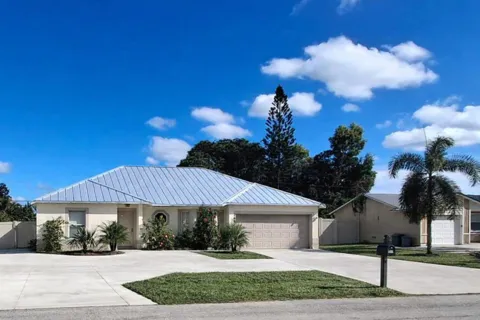 365 NW Hibiscus Street
