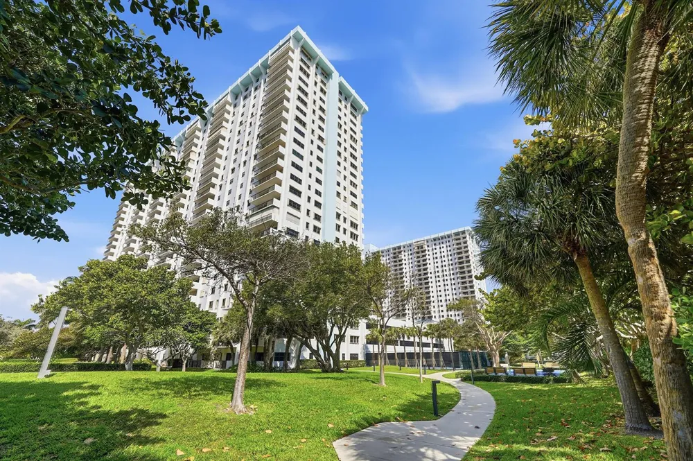 1201 S Ocean Drive #506s Hollywood, FL 33019