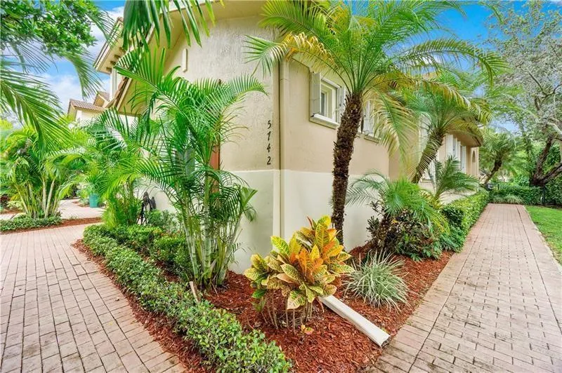 5742 NW 119th Drive Coral Springs, FL 33076