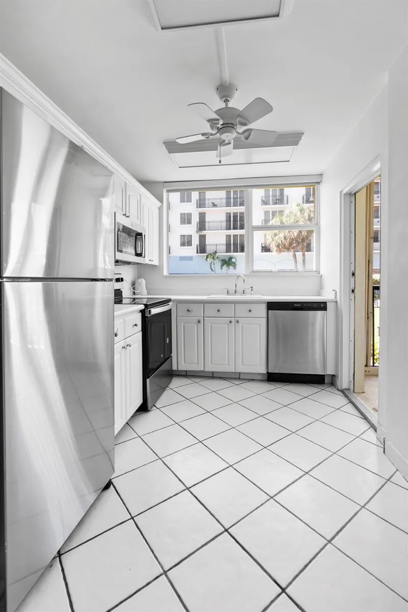 1239 Hillsboro Mile #105 Hillsboro Beach, FL 33062