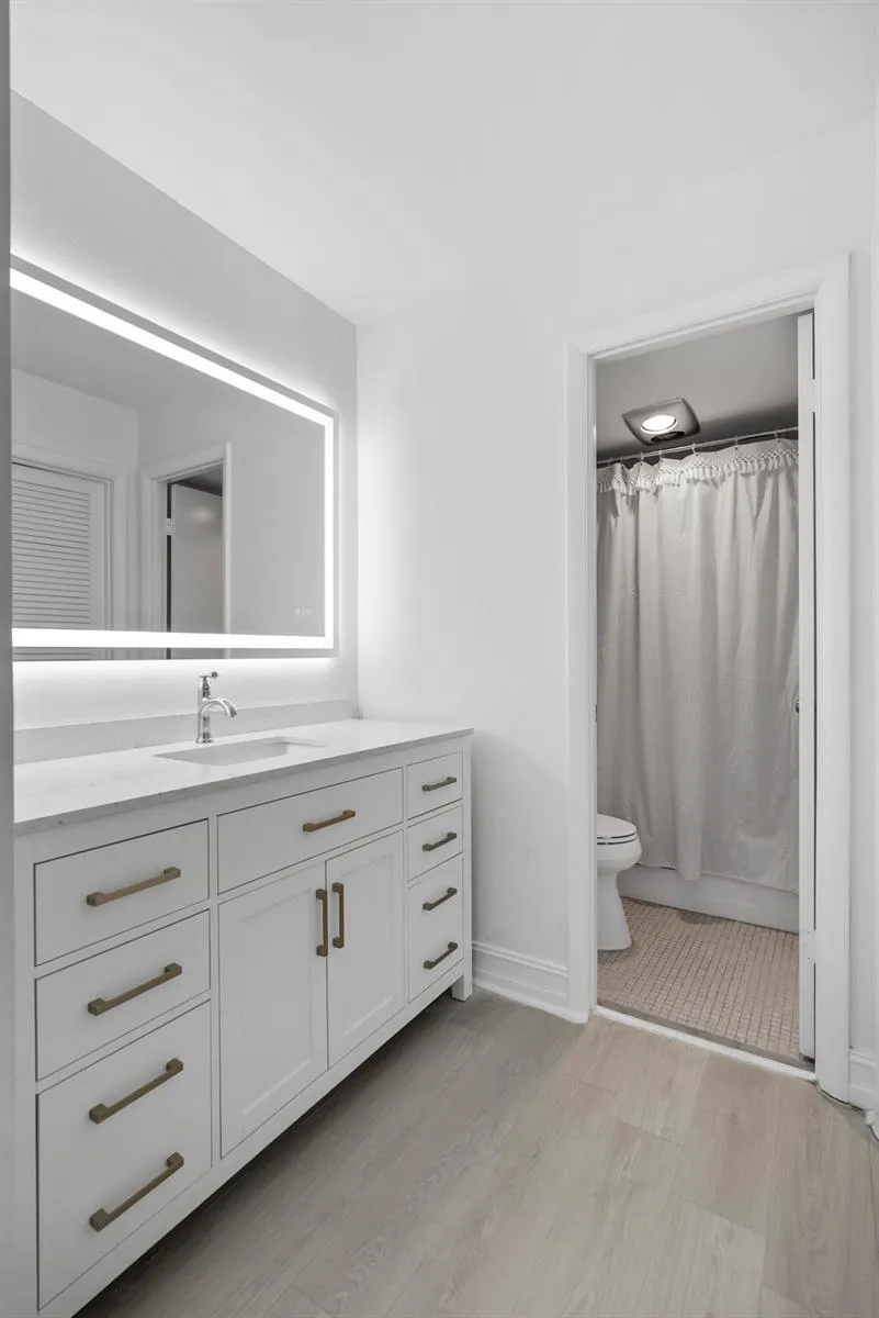 1239 Hillsboro Mile #105 Hillsboro Beach, FL 33062