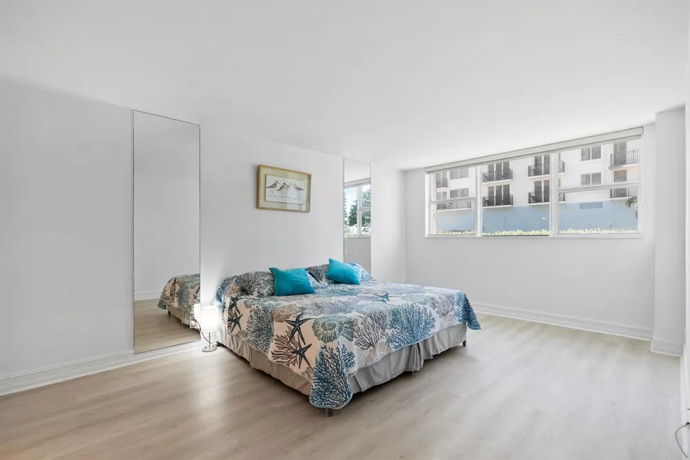 1239 Hillsboro Mile #105 Hillsboro Beach, FL 33062