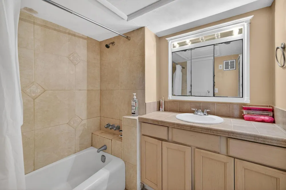12 NE 19th Court #118a Wilton Manors, FL 33305