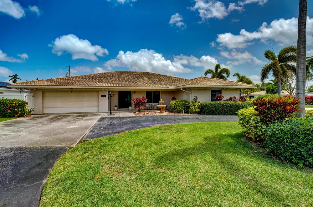 2700 NE 4th Way Boca Raton, FL 33431