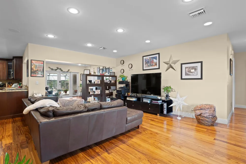 2700 NE 4th Way Boca Raton, FL 33431